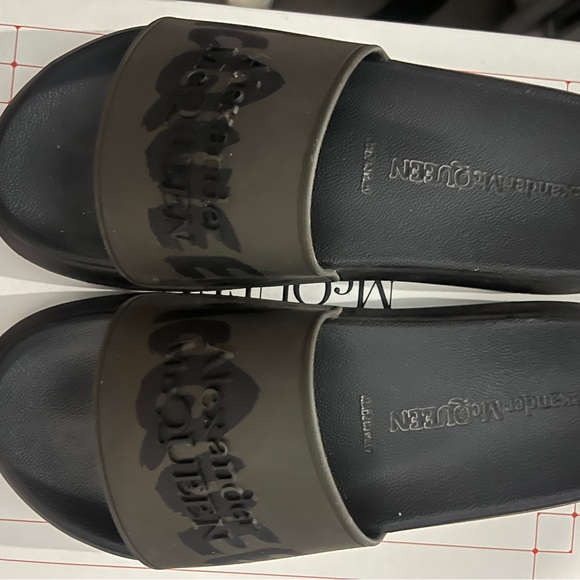 Alexander McQueen pool slides only worn twice. In very good condition - Picture 1 of 4